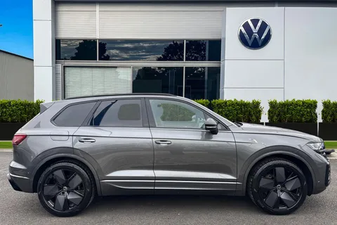 YN75WJU Volkswagen Touareg 3.0 V6 TDI 4Motion 286 Black Edition 5dr Tip Auto, **TOW BAR** Thumbnail #3