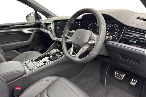 YN75WJU Volkswagen Touareg 3.0 V6 TDI 4Motion 286 Black Edition 5dr Tip Auto, **TOW BAR** Thumbnail #13