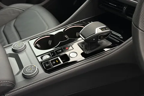 YN75WJU Volkswagen Touareg 3.0 V6 TDI 4Motion 286 Black Edition 5dr Tip Auto, **TOW BAR** Thumbnail #22