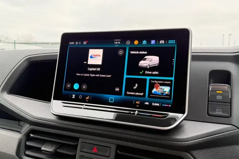 DF75UJL Volkswagen Crafter CR35 Panel van Commerce Plus MWB 140 PS 2.0 TDI 8sp DSG - MY25/Camera Thumbnail #11