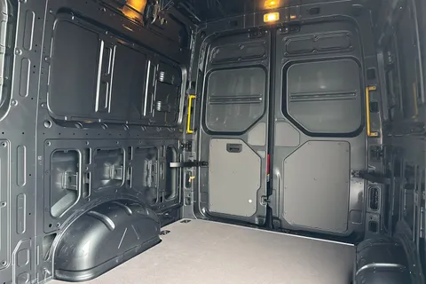 DF75UJL Volkswagen Crafter CR35 Panel van Commerce Plus MWB 140 PS 2.0 TDI 8sp DSG - MY25/Camera Thumbnail #13