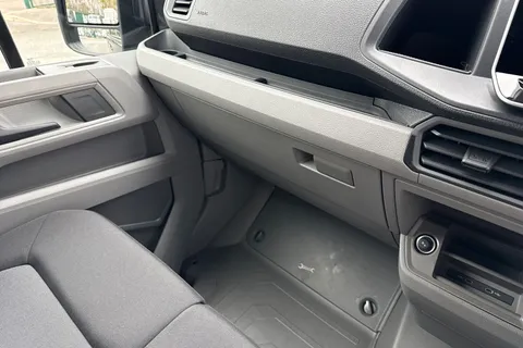 DF75UJL Volkswagen Crafter CR35 Panel van Commerce Plus MWB 140 PS 2.0 TDI 8sp DSG - MY25/Camera Thumbnail #14