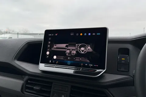 DF75UJL Volkswagen Crafter CR35 Panel van Commerce Plus MWB 140 PS 2.0 TDI 8sp DSG - MY25/Camera Thumbnail #18