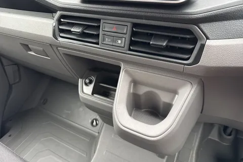 DF75UJL Volkswagen Crafter CR35 Panel van Commerce Plus MWB 140 PS 2.0 TDI 8sp DSG - MY25/Camera Thumbnail #19