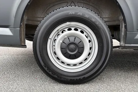 DF75UJL Volkswagen Crafter CR35 Panel van Commerce Plus MWB 140 PS 2.0 TDI 8sp DSG - MY25/Camera Thumbnail #21