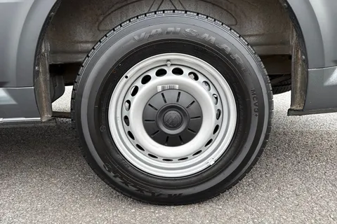 DF75UJL Volkswagen Crafter CR35 Panel van Commerce Plus MWB 140 PS 2.0 TDI 8sp DSG - MY25/Camera Thumbnail #22