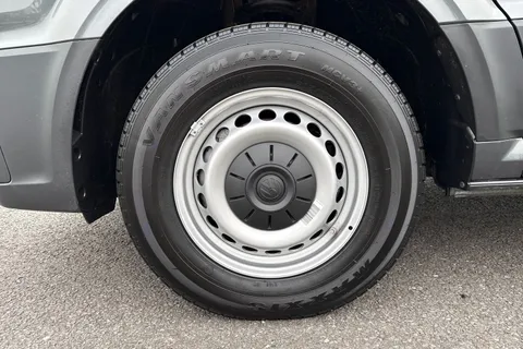 DF75UJL Volkswagen Crafter CR35 Panel van Commerce Plus MWB 140 PS 2.0 TDI 8sp DSG - MY25/Camera Thumbnail #23