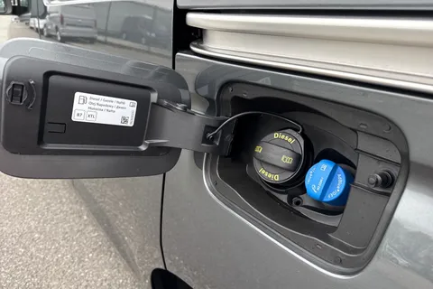 DF75XCL Volkswagen Caddy C20 Cargo Commerce Pro SWB 122 PS 2.0 TDI 7sp DSG - Nav/Rear Camera Thumbnail #24