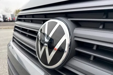 DF75UJL Volkswagen Crafter CR35 Panel van Commerce Plus MWB 140 PS 2.0 TDI 8sp DSG - MY25/Camera Thumbnail #28