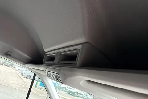 DF75UJL Volkswagen Crafter CR35 Panel van Commerce Plus MWB 140 PS 2.0 TDI 8sp DSG - MY25/Camera Thumbnail #33