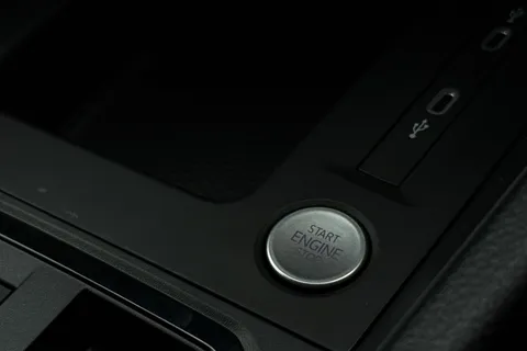 DF75XCL Volkswagen Caddy C20 Cargo Commerce Pro SWB 122 PS 2.0 TDI 7sp DSG - Nav/Rear Camera Thumbnail #34