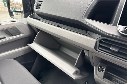 DF75UJL Volkswagen Crafter CR35 Panel van Commerce Plus MWB 140 PS 2.0 TDI 8sp DSG - MY25/Camera Thumbnail #35