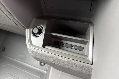 DF75UJL Volkswagen Crafter CR35 Panel van Commerce Plus MWB 140 PS 2.0 TDI 8sp DSG - MY25/Camera Thumbnail #36