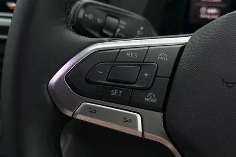 DF75UJL Volkswagen Crafter CR35 Panel van Commerce Plus MWB 140 PS 2.0 TDI 8sp DSG - MY25/Camera Thumbnail #43