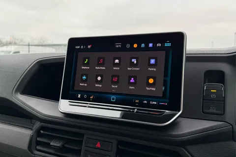 DF75UJL Volkswagen Crafter CR35 Panel van Commerce Plus MWB 140 PS 2.0 TDI 8sp DSG - MY25/Camera Thumbnail #46