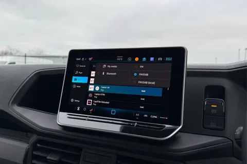 DF75UJL Volkswagen Crafter CR35 Panel van Commerce Plus MWB 140 PS 2.0 TDI 8sp DSG - MY25/Camera Thumbnail #48