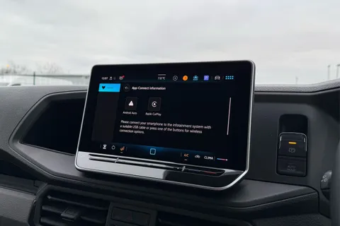 DF75UJL Volkswagen Crafter CR35 Panel van Commerce Plus MWB 140 PS 2.0 TDI 8sp DSG - MY25/Camera Thumbnail #49