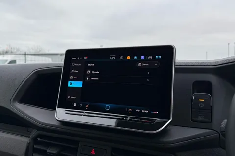 DF75UJL Volkswagen Crafter CR35 Panel van Commerce Plus MWB 140 PS 2.0 TDI 8sp DSG - MY25/Camera Thumbnail #50