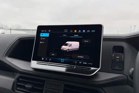 DF75UJL Volkswagen Crafter CR35 Panel van Commerce Plus MWB 140 PS 2.0 TDI 8sp DSG - MY25/Camera Thumbnail #52