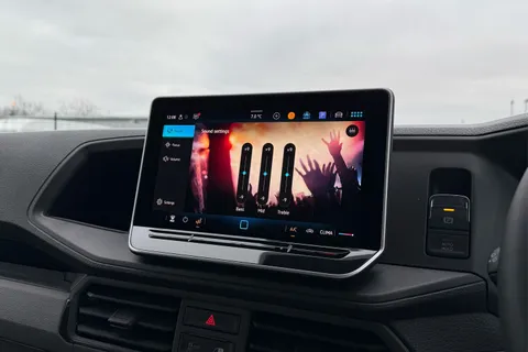 DF75UJL Volkswagen Crafter CR35 Panel van Commerce Plus MWB 140 PS 2.0 TDI 8sp DSG - MY25/Camera Thumbnail #55