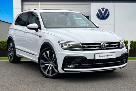 YP68SWJ Volkswagen Tiguan 2.0 TDi 150 R-Line 5dr | Heated Seats | Pan Roof Thumbnail #2