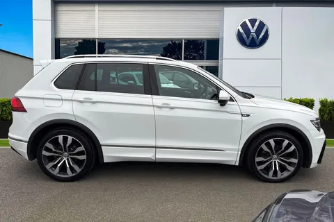 YP68SWJ Volkswagen Tiguan 2.0 TDi 150 R-Line 5dr | Heated Seats | Pan Roof Thumbnail #4