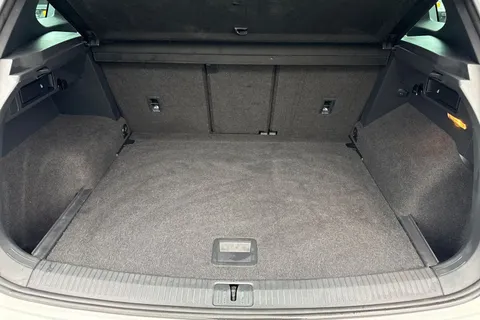 YP68SWJ Volkswagen Tiguan 2.0 TDi 150 R-Line 5dr | Heated Seats | Pan Roof Thumbnail #7