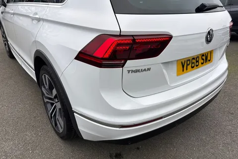 YP68SWJ Volkswagen Tiguan 2.0 TDi 150 R-Line 5dr | Heated Seats | Pan Roof Thumbnail #8