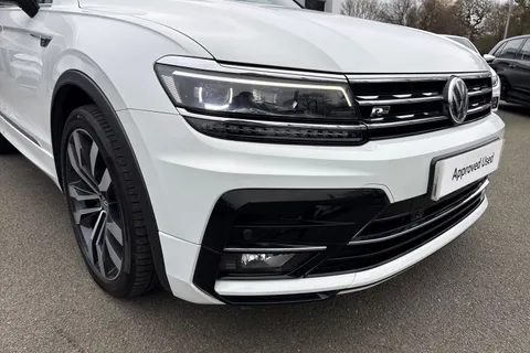 YP68SWJ Volkswagen Tiguan 2.0 TDi 150 R-Line 5dr | Heated Seats | Pan Roof Thumbnail #9