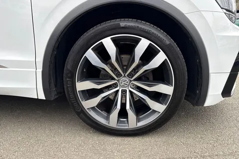 YP68SWJ Volkswagen Tiguan 2.0 TDi 150 R-Line 5dr | Heated Seats | Pan Roof Thumbnail #13