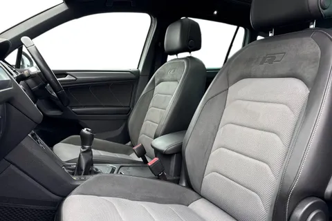 YP68SWJ Volkswagen Tiguan 2.0 TDi 150 R-Line 5dr | Heated Seats | Pan Roof Thumbnail #16