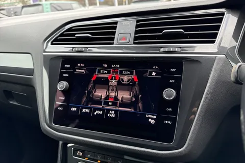 YP68SWJ Volkswagen Tiguan 2.0 TDi 150 R-Line 5dr | Heated Seats | Pan Roof Thumbnail #22