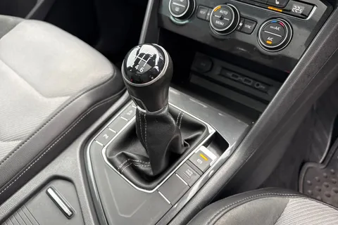 YP68SWJ Volkswagen Tiguan 2.0 TDi 150 R-Line 5dr | Heated Seats | Pan Roof Thumbnail #23