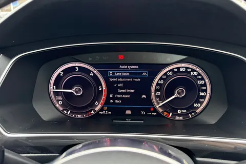 YP68SWJ Volkswagen Tiguan 2.0 TDi 150 R-Line 5dr | Heated Seats | Pan Roof Thumbnail #33