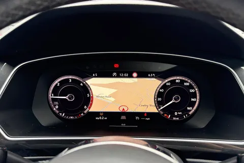 YP68SWJ Volkswagen Tiguan 2.0 TDi 150 R-Line 5dr | Heated Seats | Pan Roof Thumbnail #35