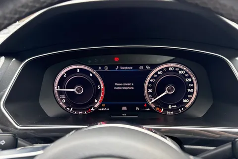 YP68SWJ Volkswagen Tiguan 2.0 TDi 150 R-Line 5dr | Heated Seats | Pan Roof Thumbnail #37