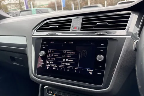 YP68SWJ Volkswagen Tiguan 2.0 TDi 150 R-Line 5dr | Heated Seats | Pan Roof Thumbnail #40