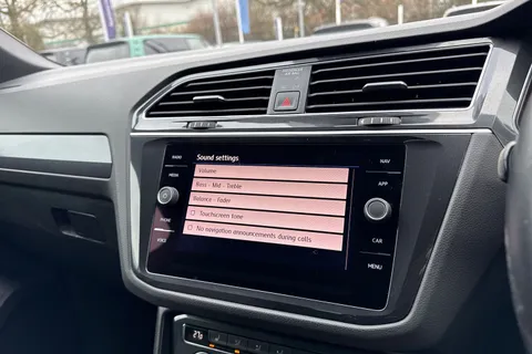 YP68SWJ Volkswagen Tiguan 2.0 TDi 150 R-Line 5dr | Heated Seats | Pan Roof Thumbnail #44