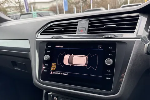 YP68SWJ Volkswagen Tiguan 2.0 TDi 150 R-Line 5dr | Heated Seats | Pan Roof Thumbnail #46