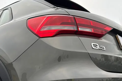 PF72CVS Audi Q3 Technik 35 TFSI  150 PS S tronic Thumbnail #8