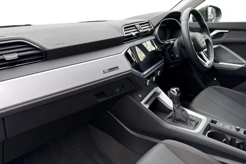 PF72CVS Audi Q3 Technik 35 TFSI  150 PS S tronic Thumbnail #15