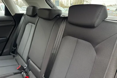 PF72CVS Audi Q3 Technik 35 TFSI  150 PS S tronic Thumbnail #19