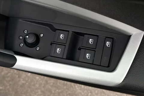 PF72CVS Audi Q3 Technik 35 TFSI  150 PS S tronic Thumbnail #21