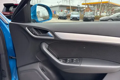 PE18UFH Audi Q3 2.0 TDI S line Edition Euro 6 (s/s) 5dr Thumbnail #21