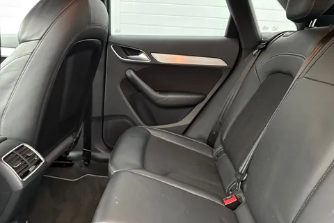 PE18UFH Audi Q3 2.0 TDI S line Edition Euro 6 (s/s) 5dr Thumbnail #38