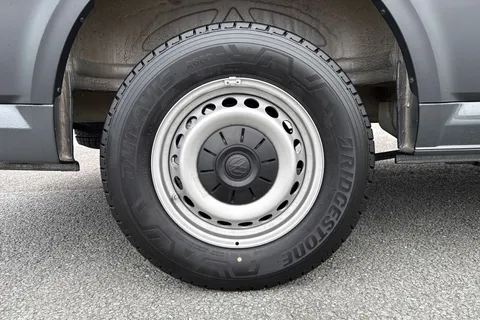 DC75AVO Volkswagen Crafter CR35 Panel van Commerce Plus LWB 140 PS 2.0 TDI 6sp Manual FWD - MY25/Rear Thumbnail #10