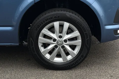 BV67FWR Volkswagen Transporter 2.0 TDI BMT 102 Highline 4 Berth Camper Conversion Euro 6 Thumbnail #10