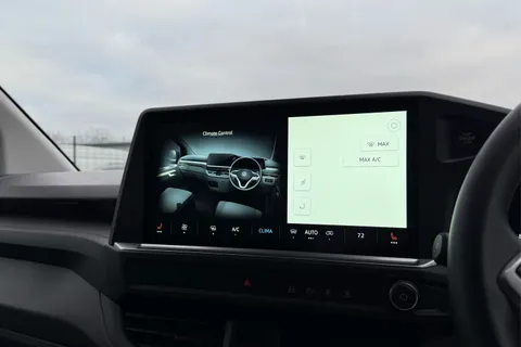 DC75CZM Volkswagen Transporter T28 Panel Van Commerce Pro SWB 150 PS 2.0 TDI 8sp Automatic - 19' Alloys Thumbnail #21