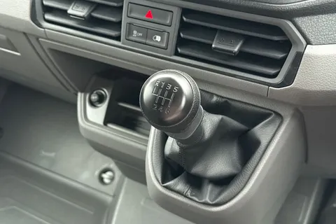 DC75AVO Volkswagen Crafter CR35 Panel van Commerce Plus LWB 140 PS 2.0 TDI 6sp Manual FWD - MY25/Rear Thumbnail #22