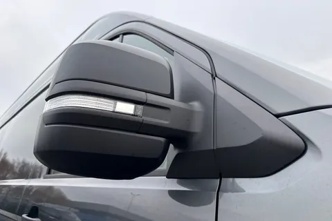 DC75AVO Volkswagen Crafter CR35 Panel van Commerce Plus LWB 140 PS 2.0 TDI 6sp Manual FWD - MY25/Rear Thumbnail #25